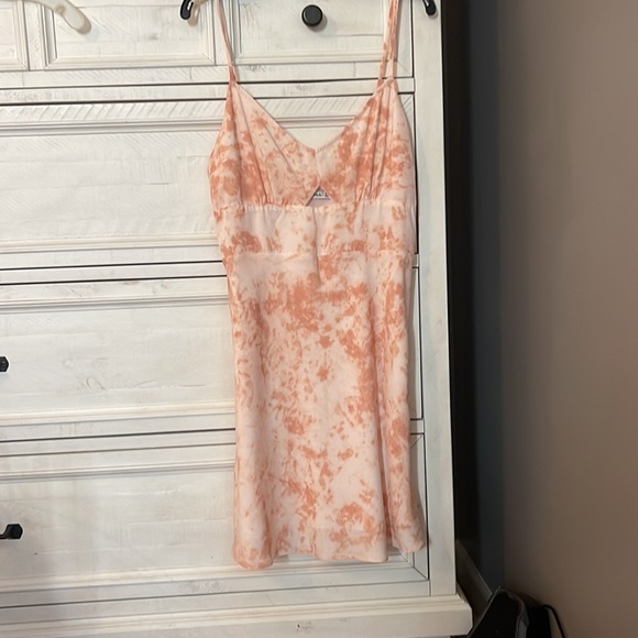 Abercrombie, pink, tie-dye dress NWT satin material in size small - Picture 1 of 5
